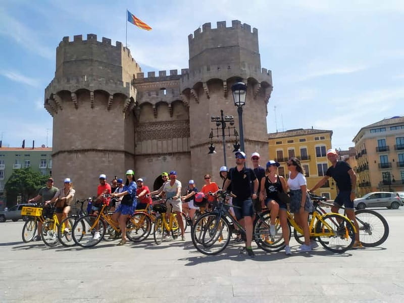 Valencia: City Highlights Bike Tour - City of Arts and Sciences: modern form, big visual rewards