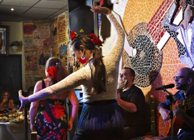 Valencia: Flamenco at Toro y La Luna with optional Dinner - Dinner or show only: what changes when you add the gourmet meal