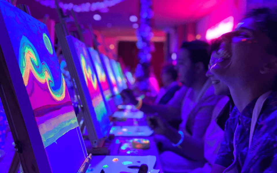 Valencia: Fluorescent painting workshop and wine - Key highlights you’ll feel right away