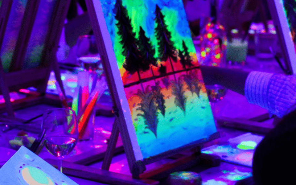 Valencia: Fluorescent painting workshop and wine - What the neon-style fluorescent process feels like (and why it works)