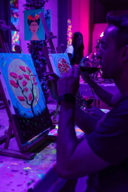 Valencia: Fluorescent painting workshop and wine - Price and value: what $51 gets you in Valencia