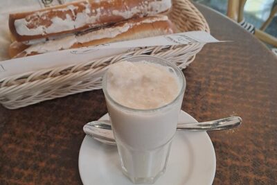 Valencia Food Tour: Tapas, Drinks and Delights with a Local - Plaça del Tossal taps and the Arabic footprint you can actually see