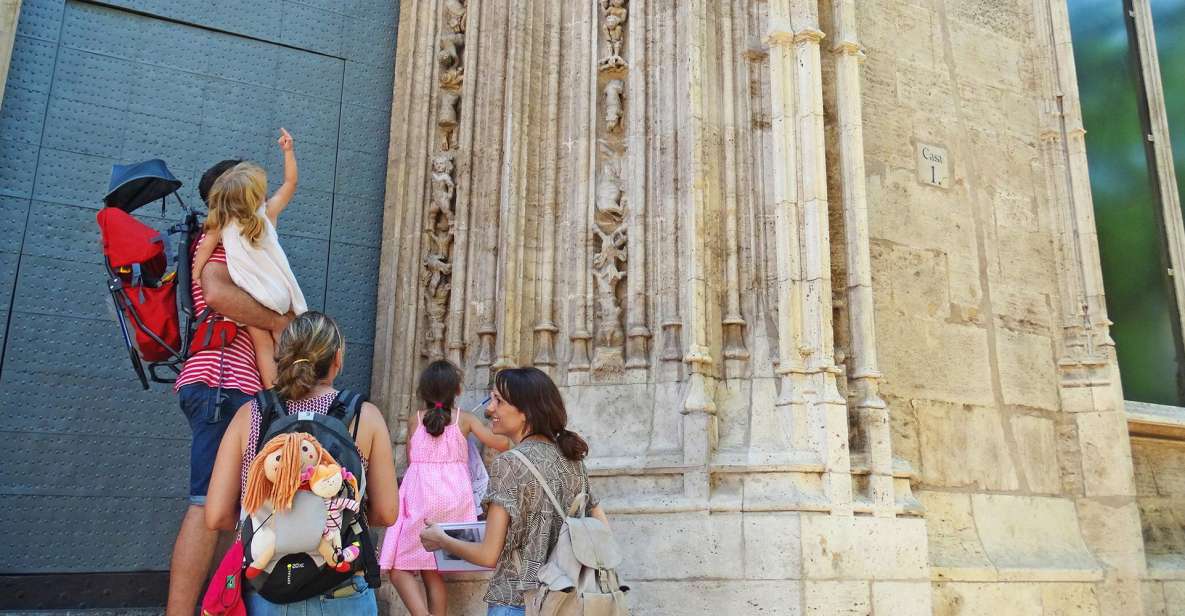 Valencia: Guided Family Walking Tour (Italian Tour) - How the kids’ booklet and games keep everyone engaged