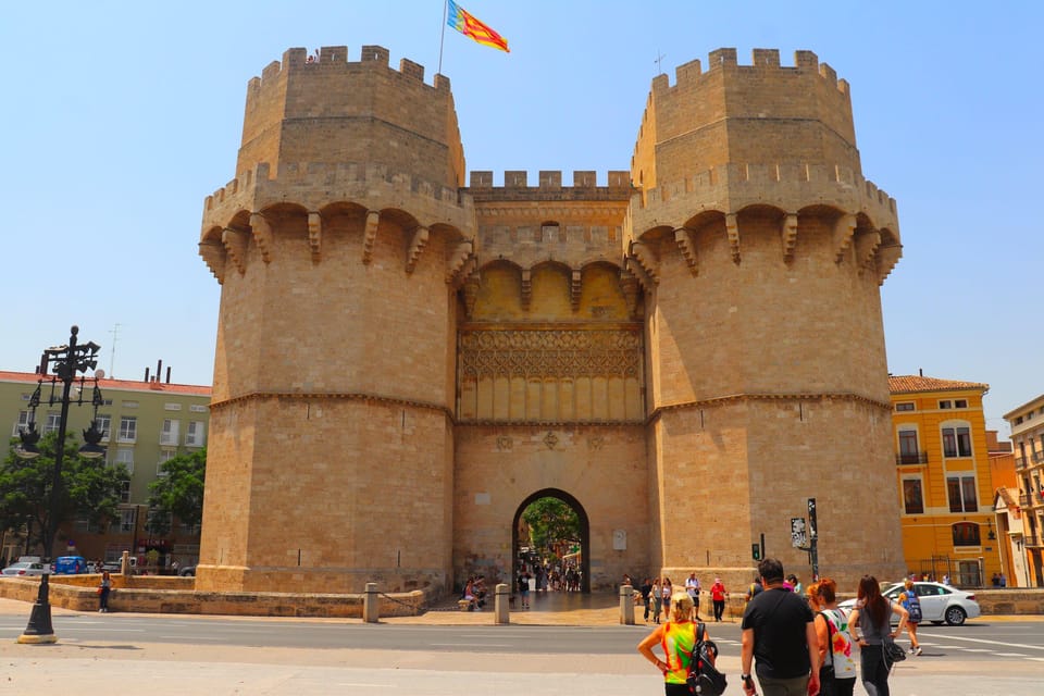 Valencia Highlights Half-Day Private Tour with Local Tasting - Cathedral area and the horchata break at Horchatería Santa Catalina