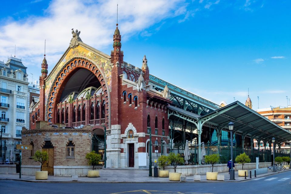 Valencia: Historic Center Audio-Guided Tour with Earphones - Who this tour fits best (and who should skip it)