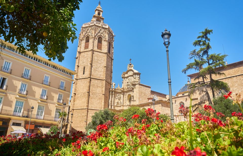 Valencia: Historic Center Audio-Guided Tour with Earphones - What you actually get for $9: the value is in the rhythm