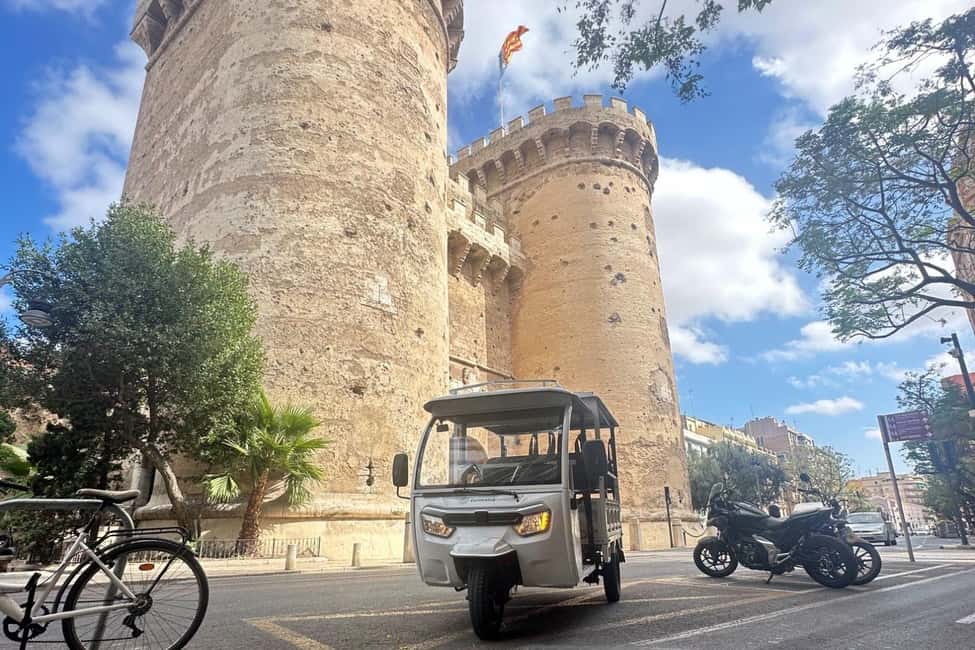 Valencia: Historical Tour by Tuk Tuk 1H - La Marina de València: a change of pace in the route