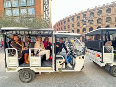 Valencia: Historical Tour by Tuk Tuk 1H - Ciutat Vella and Extramurs: two different “moods” from the tuk-tuk