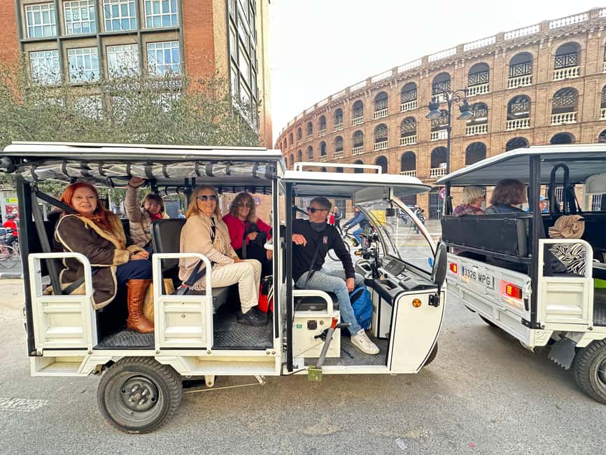 Valencia: Historical Tour by Tuk Tuk 1H - Ciutat Vella and Extramurs: two different “moods” from the tuk-tuk