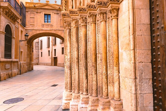 Valencia Iconic Sights Scavenger Hunt - Starting at Casa Punto de Gancho 1906 in Ciutat Vella
