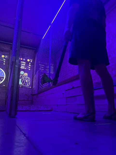 Valencia: Interactive Axe Throwing 1h - Interactive targets: the game element that keeps you moving