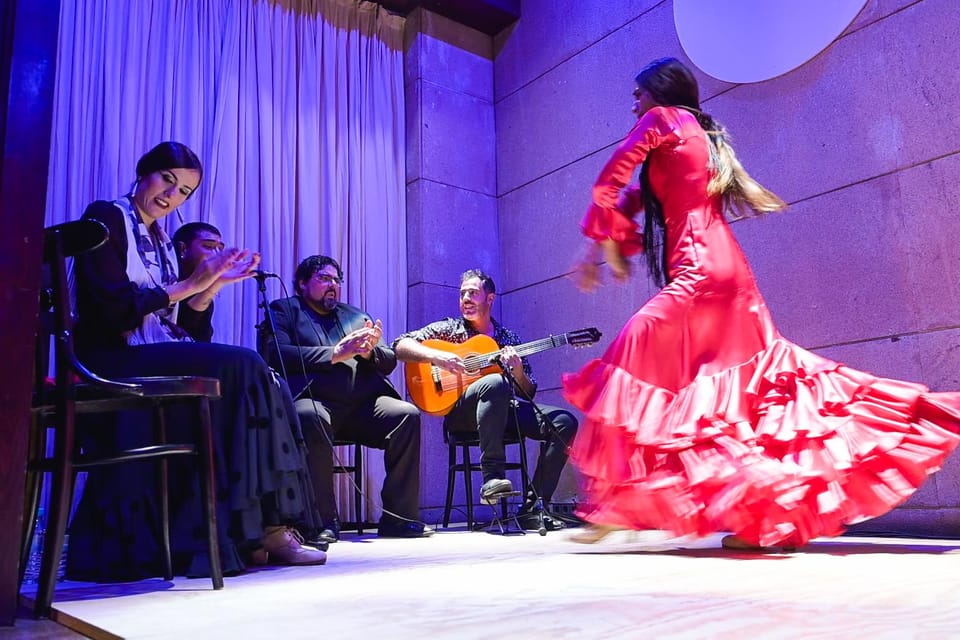 Valencia: La Linterna Flamenco Show - Dress Code and Etiquette: What to Wear in Ciutat Vella