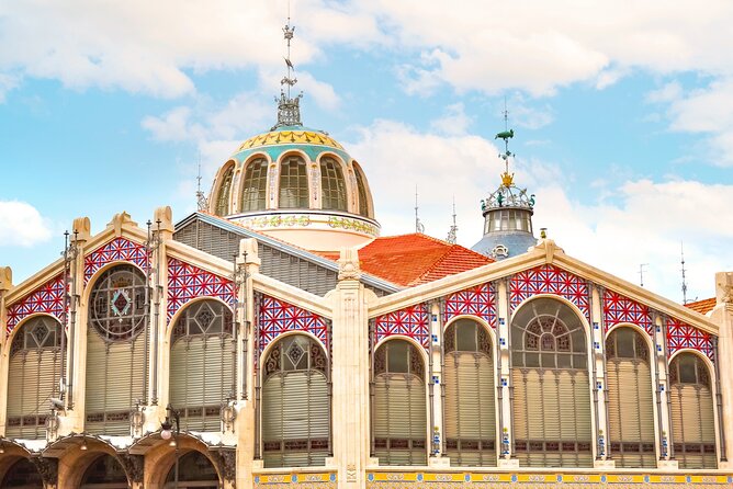 Valencia Monumental Scavenger Hunt - Central Market and North Station: learning through clues, not lectures