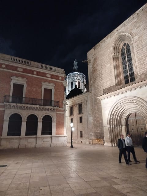Valencia: Mystical Journey of Spirit and Secrets - Tarot Reading During the Walk: What You Should Expect