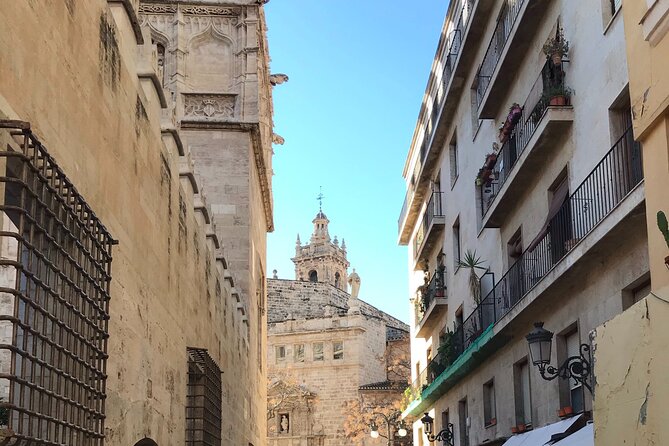 Valencia Old Town Private Tour by Bike or Electric Ride - Plaça de l’Almoina: Roman Kilometre 0 and the archaeology you can feel