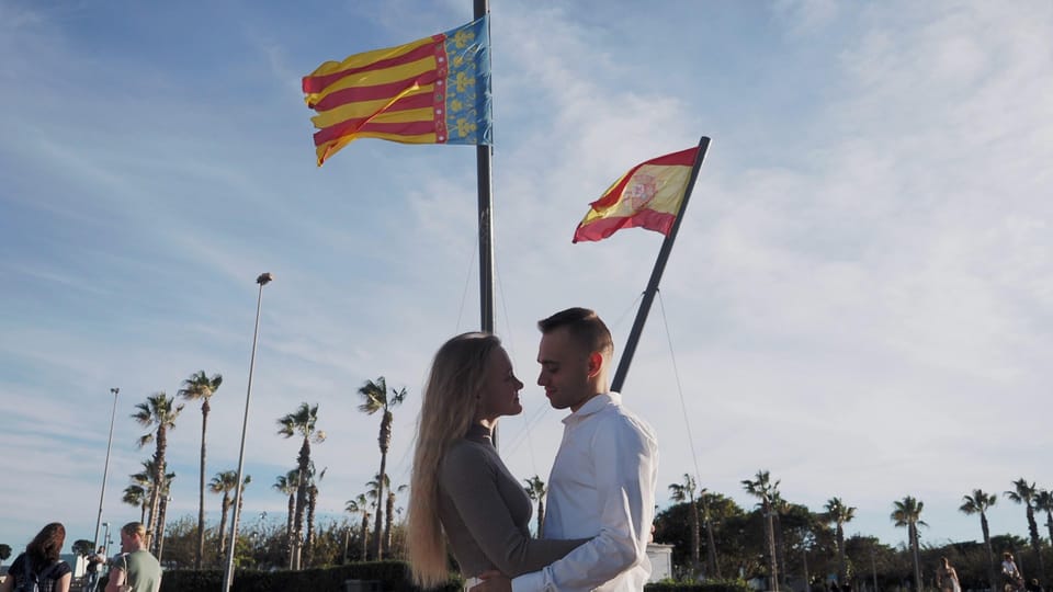 Valencia: Photo shooting at the beach with pro photographer - The 1.5-Hour Route: What Happens on the Monuments, Then Water