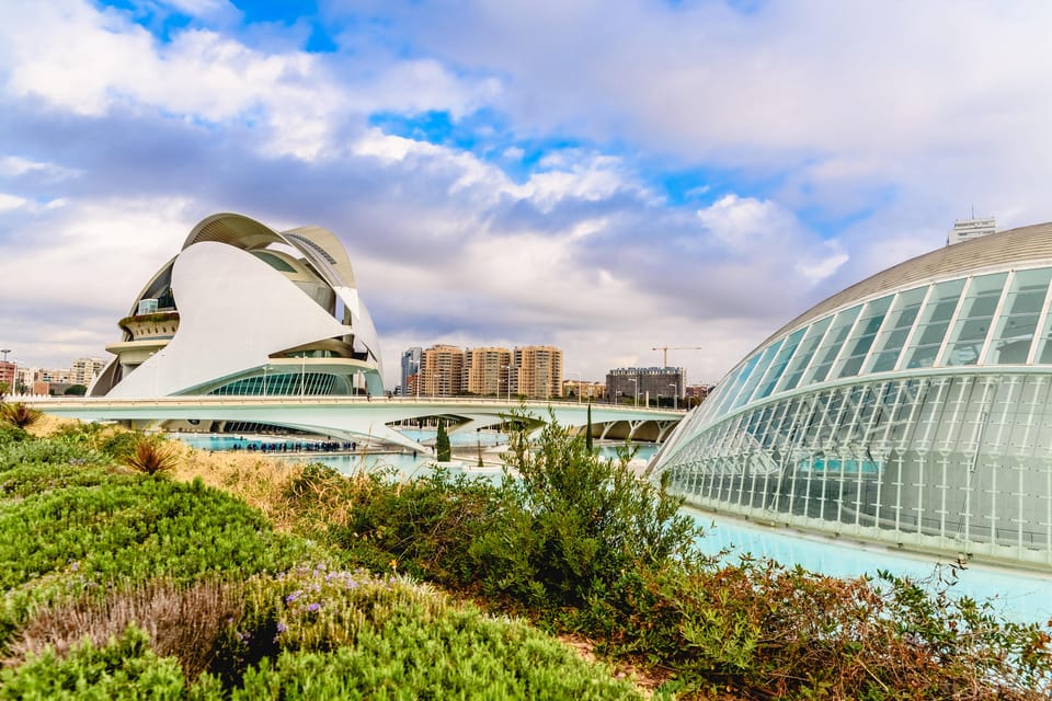 Valencia: Private Brunch Tour with Basic Spanish Learning - Should you book TalkAndTaste in Valencia?