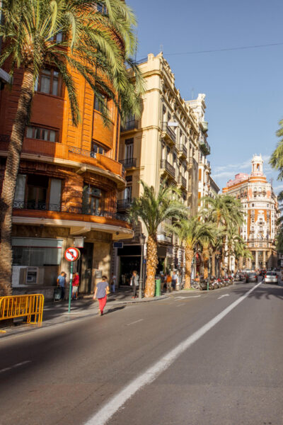 Valencia: Private Brunch Tour with Basic Spanish Learning - Old streets, anecdotes, and a guided walk that keeps you oriented