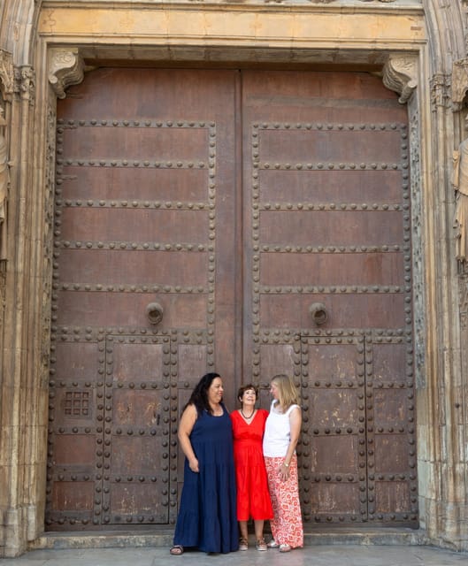 Valencia: Private photo tour at the Ciutat Vella - The real plan: McDonald’s start, then Plaça de la Verge, then Turia Gardens
