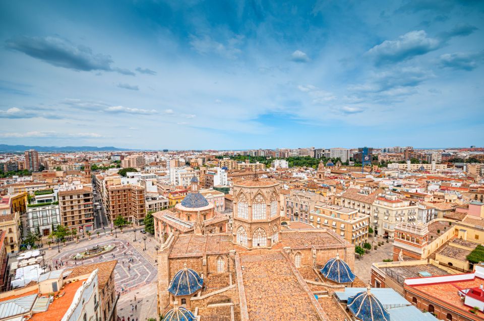 Valencia: Self-guided Audio Tour on Your Smartphone - Downloading the app and keeping everything offline
