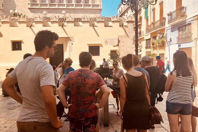 Valencia Step By Step for you - Entering Valencia with the Ajuntament balcony