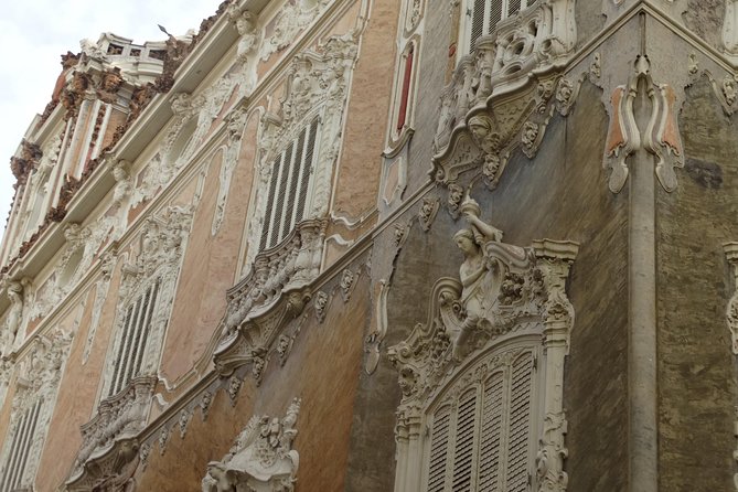 Valencia Step By Step for you - Torres de Serrans and the old Turia riverbed: follow the water’s ghost