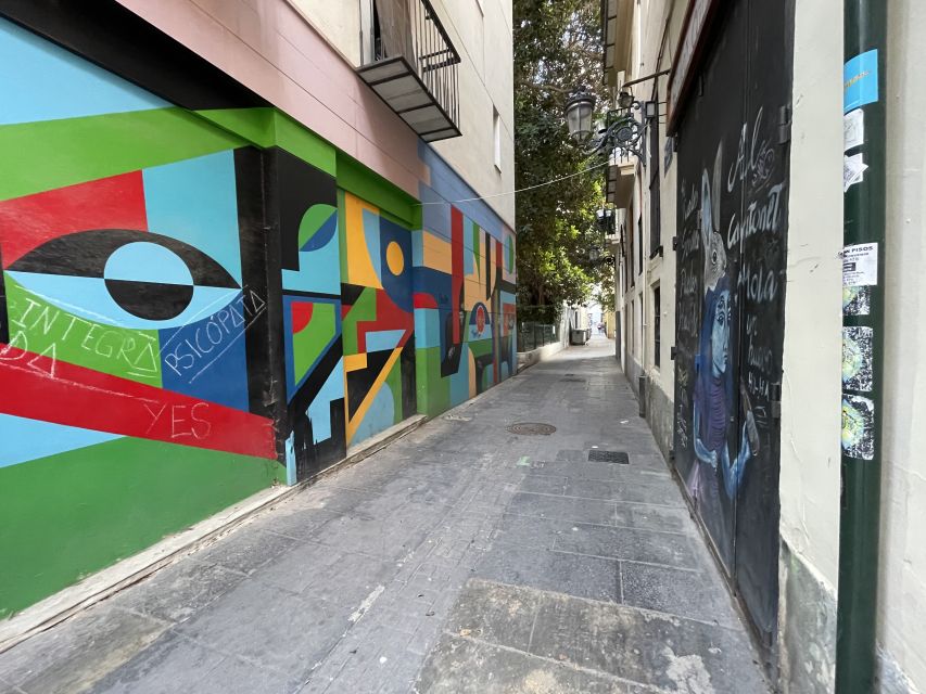Valencia: Street Art Tour on Bicycle, E-Bike or E-Step - Narrow Alleys, Sunny Squares, and the Photo-Stop Rhythm