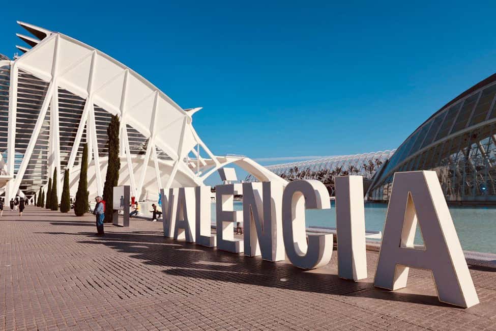 Valencia: the best 25 spots in the city by bike! - Why this 2.5-hour bike loop is the fastest way to connect Valencia’s Old and New