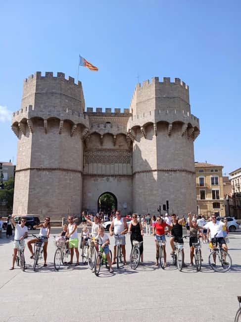 Valencia: the best 25 spots in the city by bike! - Plaza de la Virgen, the Cathedral, and Torres de Serranos: the Old Town’s photo-friendly backbone
