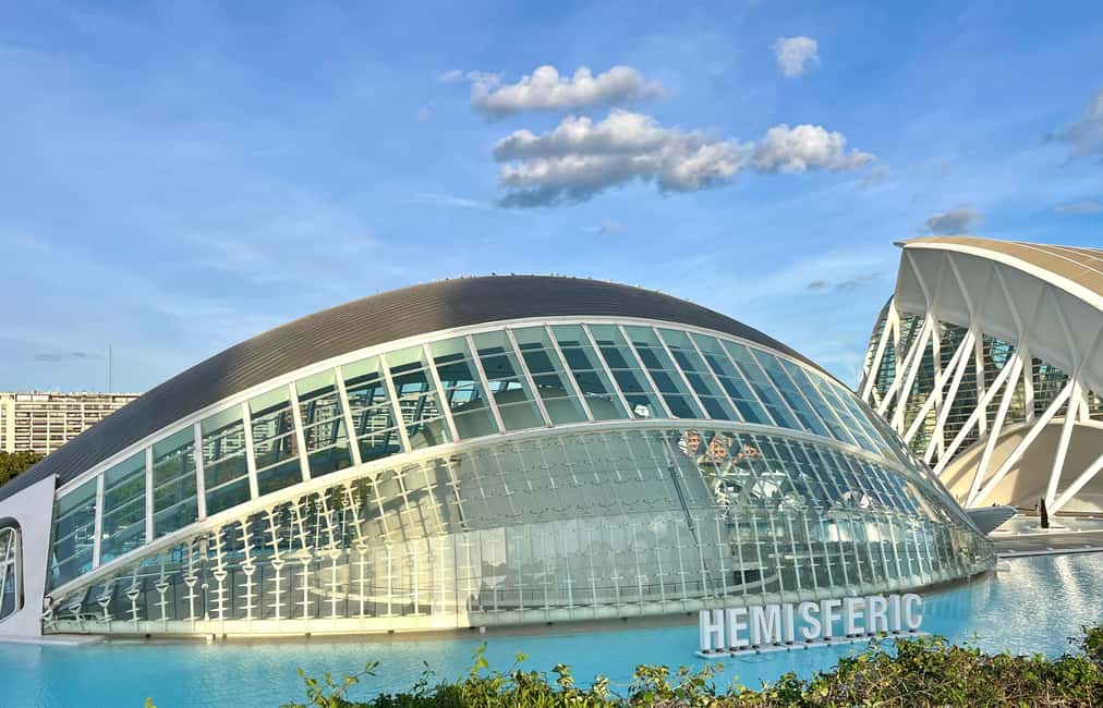 Valencia: the best 25 spots in the city by bike! - Getting started in Ruzafa (C. de Puerto Rico, 23) with an easy warm-up pace