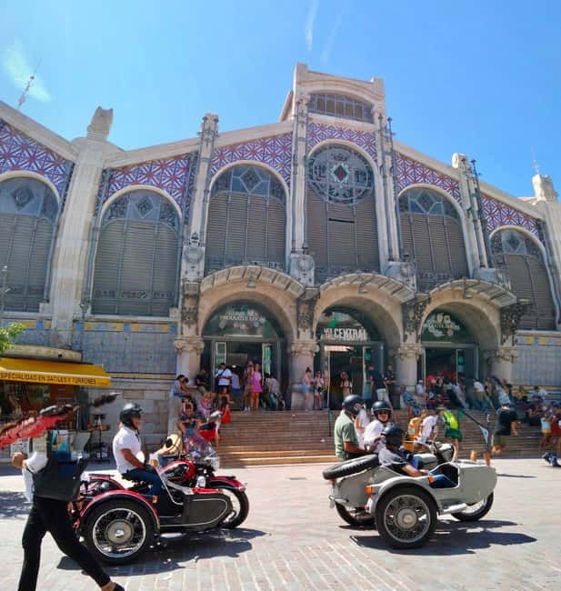 Valencia: The Highlights Tour in Vintage Sidecar - Old City Highlights: the route that connects plazas, markets, and gates