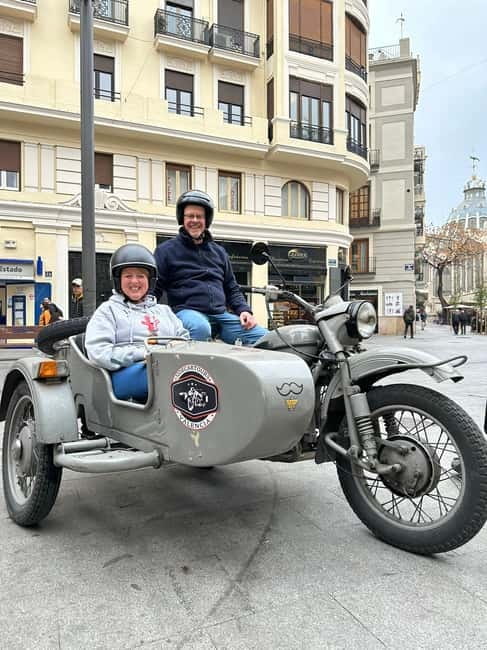 Valencia: The Highlights Tour in Vintage Sidecar - Languages, private group vibe, and what that means for you