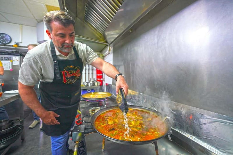 Valencia: Traditional Paella Cooking Class and Dinner - Cooking Paella Valenciana Right in the City Center