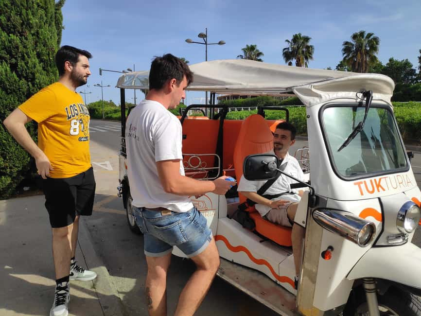 Valencia: Tuk Tuk Modern Tour - Pickup to Picture Stops: How the 1.5-Hour Route Flows