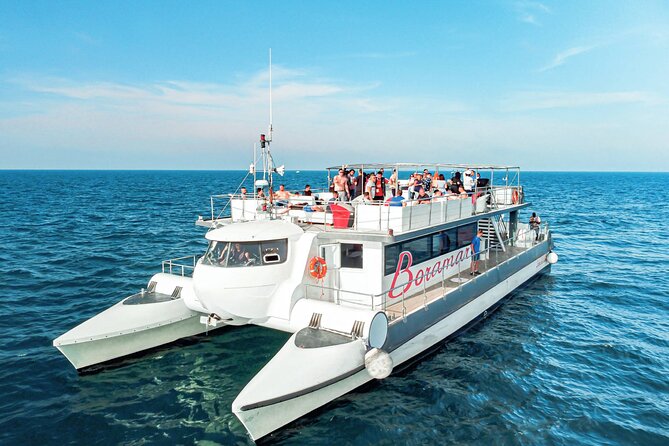 Walk by the Sea from the Port of Valencia - What the catamaran gives you: deck air and indoor cover