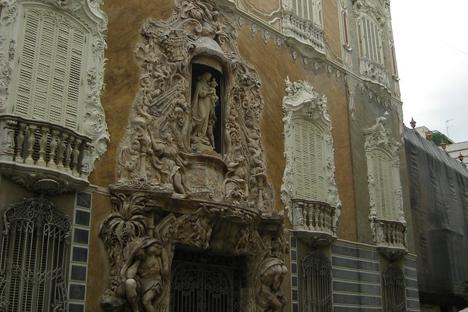 Walking in Valencia - Mercat Central de Valencia: Art Nouveau in Motion (and the Market DNA)