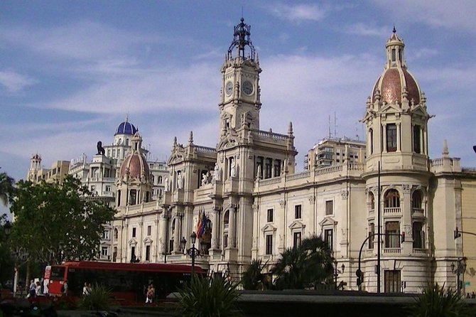 Walking in Valencia - València-Estació del Nord: Mosaics First, Then You Get the Big Picture