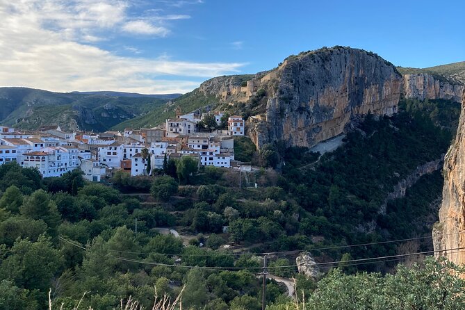 Walking Tour of the Hanging Bridges of Canyon de Turia and Chulilla Village - Losa del Obispo: a calm start before the canyon work