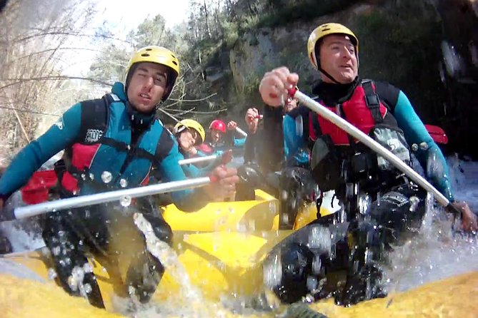 White Water Rafting - The III+ descent (~1h30): rapids, waves, jumps, and those boat tricks